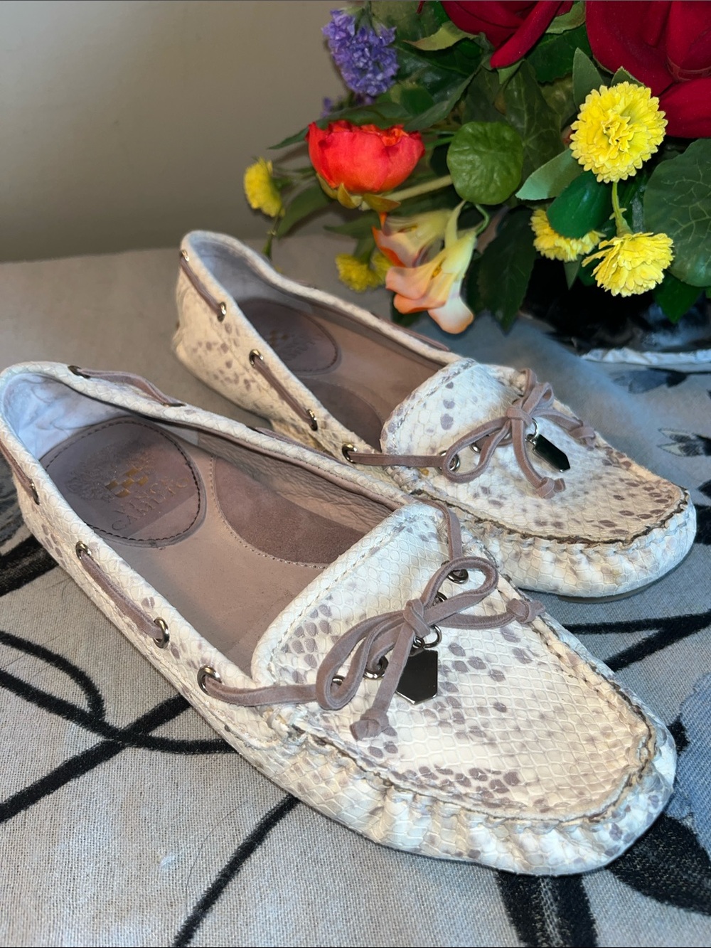 Vince Camuto Cream Snakeskin-Pattern Moccasin Loafers with Taupe Bow
